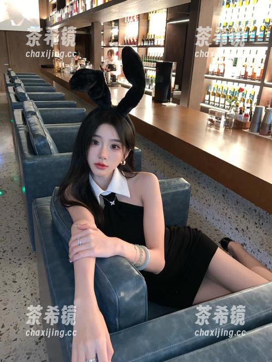下载“hlw”，与其像个落单的灵魂，何不与万千崩溃合为一体？