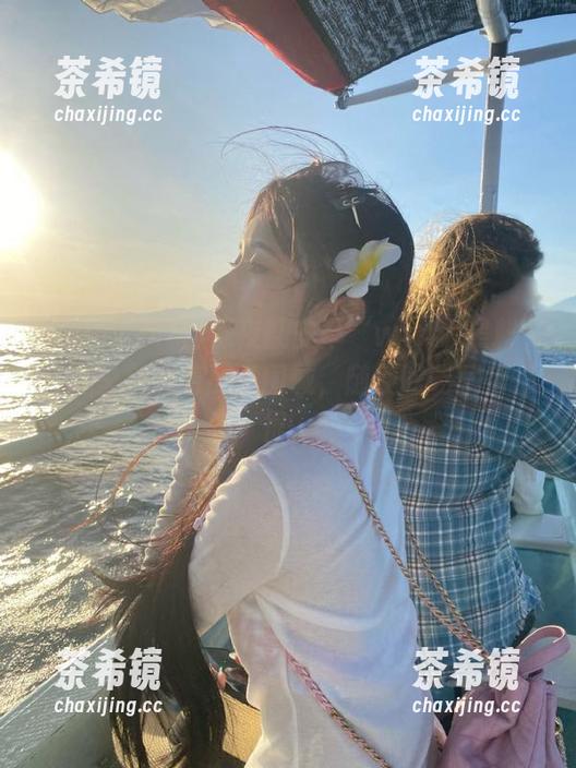 深夜翻安卓“www.黑料”，心里默念着瓜子围城，随便吃吃就香得很。
