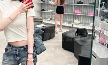 不小心划到了每日网红吃瓜网站，免费获取前任最新动态！