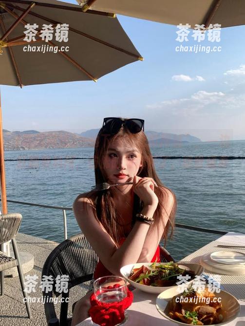 一边下载“吃瓜网站”，一边狂翻黑料网，仿佛时间都停了，这世道真有趣。