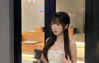 “黑哥扒料”app：你身边的幽默圣地，快来塞进你的瓜田吧！