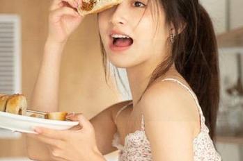 在黑料不打烊tttzzz网站的入口溜达，才发现看热闹的时刻真的来了。