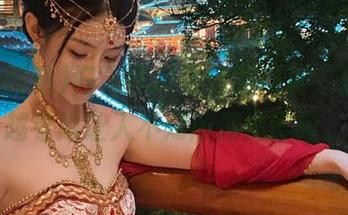 闯入黑料网站的网页，是一场越看越让人不知所措的冒险。